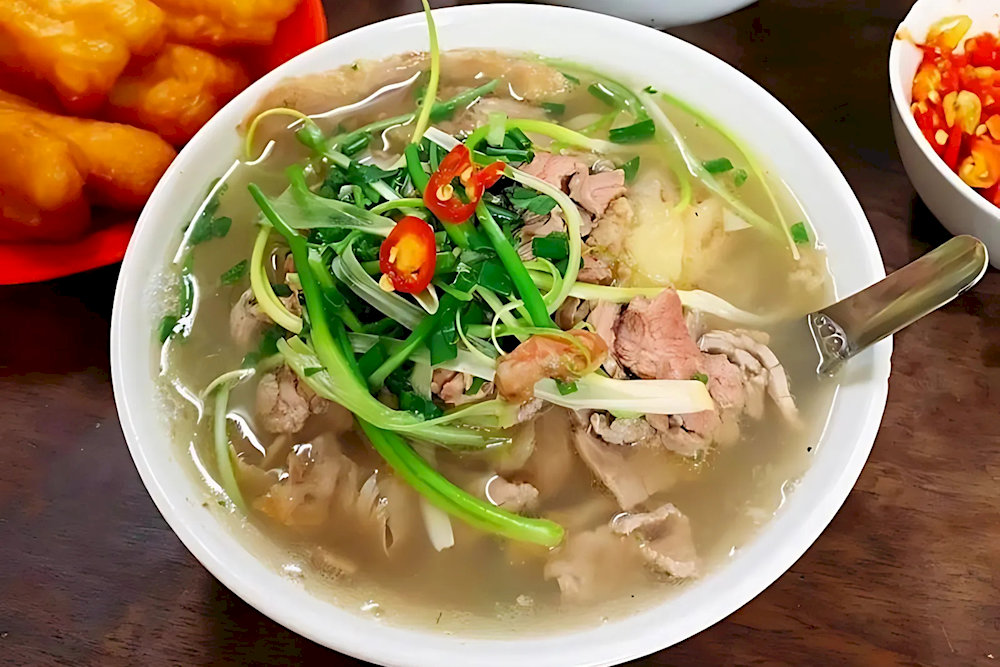 Enjoying Pho Bat Dan is a morning ritual in Hanoi 